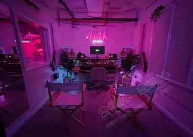 Creative Production Studio w/ Lush Tropical Vibes